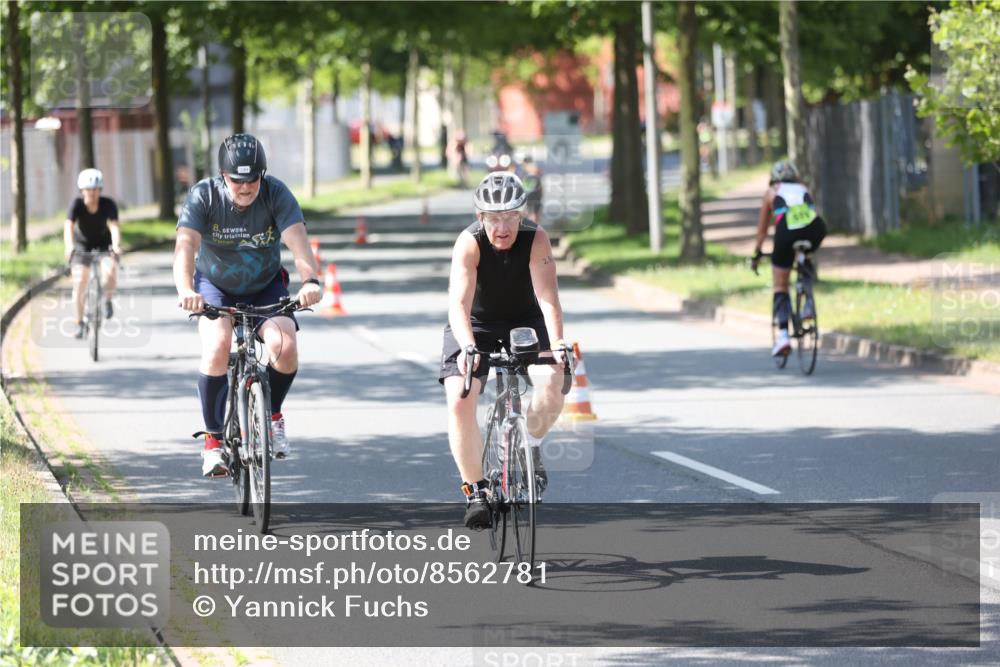 10.08.2025 - GEWOBA Citytriathlon Bremen Yannick Fuchs http://msf.ph/oto/8562781 10.08.2025 14:32:31 Radfahren 105, 284, 299, 355, 370, 393, 420, 463, 489 meine-sportfotos.de