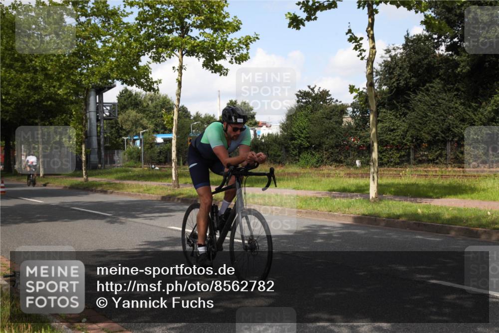 10.08.2025 - GEWOBA Citytriathlon Bremen Yannick Fuchs http://msf.ph/oto/8562782 10.08.2025 12:30:24 Radfahren 722, 733, 745, 767, 823, 884, 924, 932, 935, 943, 1013 meine-sportfotos.de