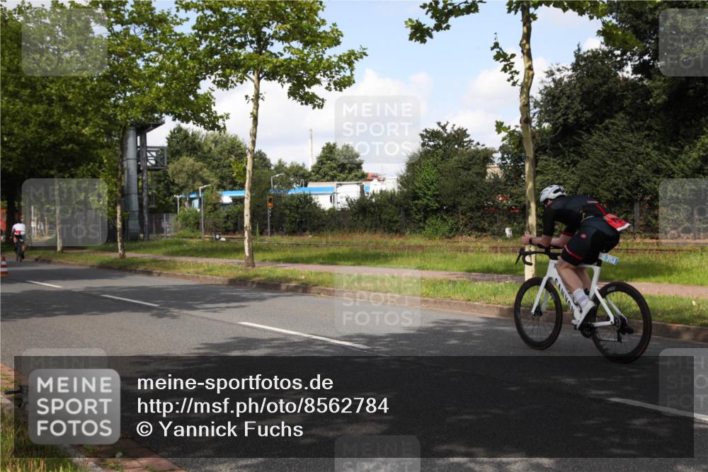 10.08.2025 - GEWOBA Citytriathlon Bremen Yannick Fuchs http://msf.ph/oto/8562784 10.08.2025 12:30:25 Radfahren 722, 733, 745, 767, 823, 924, 932, 935, 943, 1011, 1013 meine-sportfotos.de