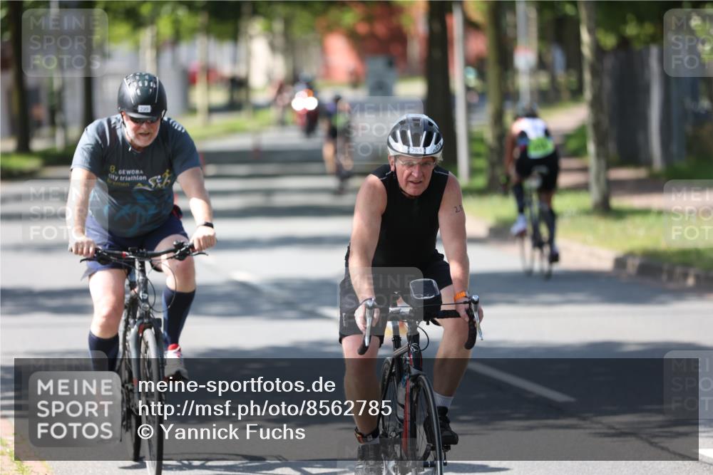 10.08.2025 - GEWOBA Citytriathlon Bremen Yannick Fuchs http://msf.ph/oto/8562785 10.08.2025 14:32:31 Radfahren 105, 284, 299, 355, 370, 393, 420, 463, 489 meine-sportfotos.de
