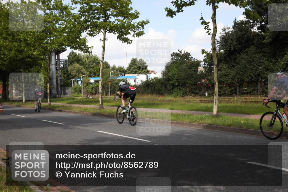 10.08.2025 - GEWOBA Citytriathlon Bremen Yannick Fuchs http://msf.ph/oto/8562789 10.08.2025 12:30:27 Radfahren 722, 733, 745, 767, 823, 924, 932, 935, 943, 1011, 1013 meine-sportfotos.de