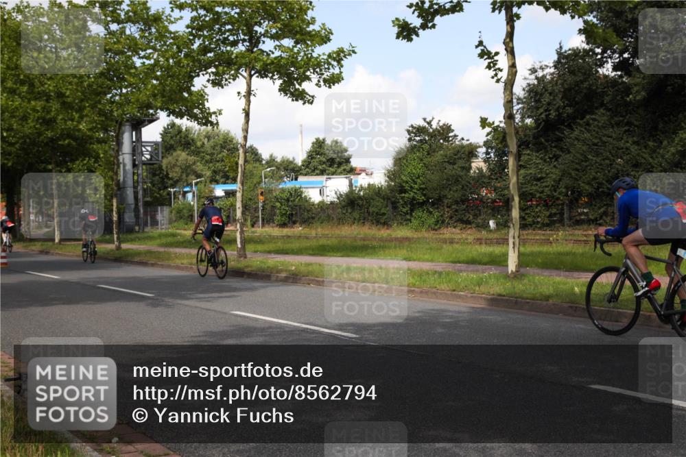 10.08.2025 - GEWOBA Citytriathlon Bremen Yannick Fuchs http://msf.ph/oto/8562794 10.08.2025 12:30:28 Radfahren 722, 733, 745, 767, 823, 924, 932, 935, 943, 1011 meine-sportfotos.de
