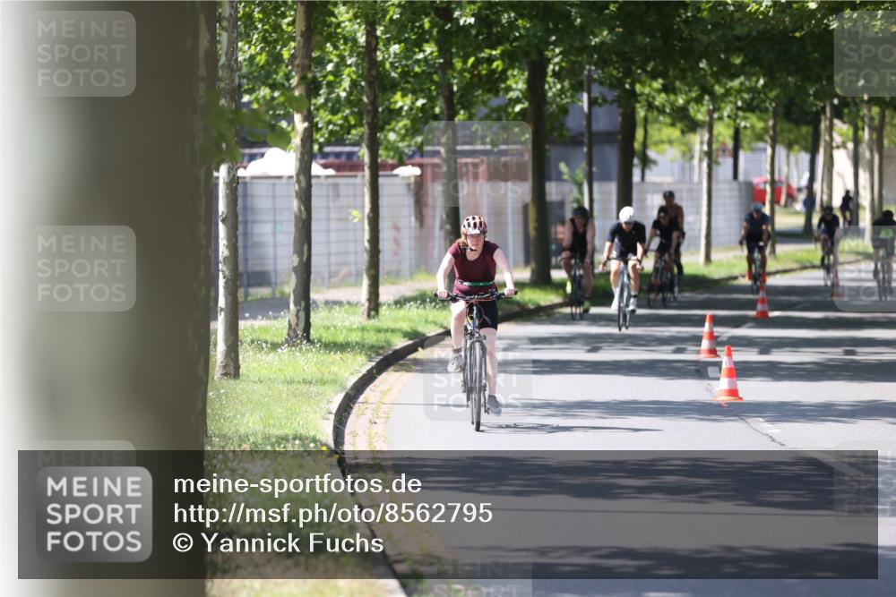 10.08.2025 - GEWOBA Citytriathlon Bremen Yannick Fuchs http://msf.ph/oto/8562795 10.08.2025 14:32:42 Radfahren 15, 82, 96, 118, 243, 393, 420, 435 meine-sportfotos.de