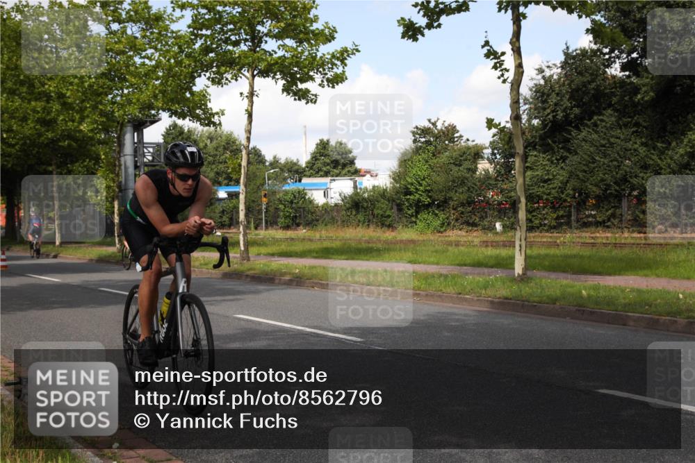 10.08.2025 - GEWOBA Citytriathlon Bremen Yannick Fuchs http://msf.ph/oto/8562796 10.08.2025 12:30:31 Radfahren 722, 733, 745, 767, 823, 924, 932, 937, 943, 1011 meine-sportfotos.de