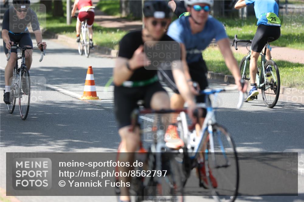 10.08.2025 - GEWOBA Citytriathlon Bremen Yannick Fuchs http://msf.ph/oto/8562797 10.08.2025 14:32:49 Radfahren 15, 82, 96, 118, 122, 243, 357, 387, 420, 435, 501 meine-sportfotos.de