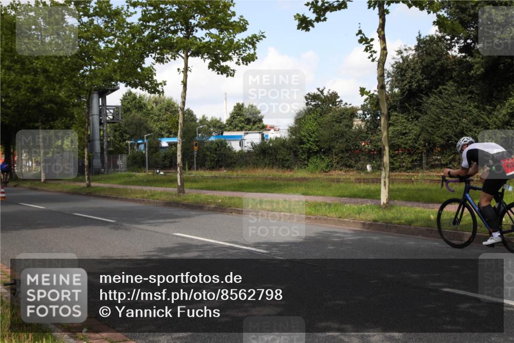 10.08.2025 - GEWOBA Citytriathlon Bremen Yannick Fuchs http://msf.ph/oto/8562798 10.08.2025 12:30:33 Radfahren 733, 745, 767, 823, 924, 932, 937, 943, 1011, 1022 meine-sportfotos.de