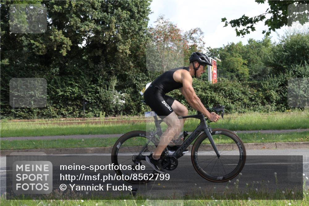 10.08.2025 - GEWOBA Citytriathlon Bremen Yannick Fuchs http://msf.ph/oto/8562799 10.08.2025 10:41:53 Radfahren 3, 9, 41, 177, 223, 395, 410 meine-sportfotos.de