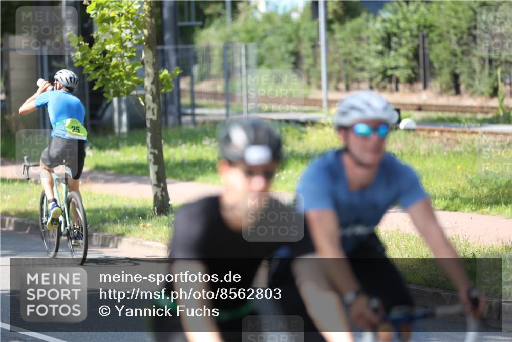 10.08.2025 - GEWOBA Citytriathlon Bremen Yannick Fuchs http://msf.ph/oto/8562803 10.08.2025 14:32:49 Radfahren 15, 82, 96, 118, 122, 243, 357, 387, 420, 435, 501 meine-sportfotos.de