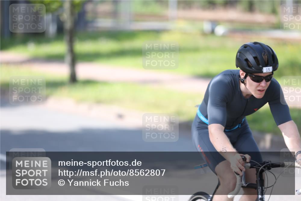 10.08.2025 - GEWOBA Citytriathlon Bremen Yannick Fuchs http://msf.ph/oto/8562807 10.08.2025 14:32:50 Radfahren 15, 82, 96, 118, 122, 243, 357, 387, 420, 435, 501 meine-sportfotos.de