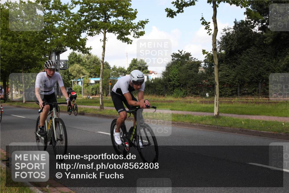 10.08.2025 - GEWOBA Citytriathlon Bremen Yannick Fuchs http://msf.ph/oto/8562808 10.08.2025 12:30:39 Radfahren 587, 752, 767, 916, 924, 932, 937, 951, 1011, 1022, 1026 meine-sportfotos.de