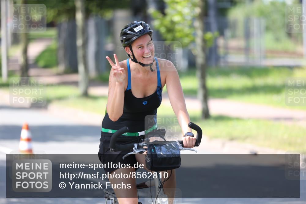10.08.2025 - GEWOBA Citytriathlon Bremen Yannick Fuchs http://msf.ph/oto/8562810 10.08.2025 14:32:51 Radfahren 15, 82, 96, 118, 122, 243, 357, 387, 420, 435, 501 meine-sportfotos.de