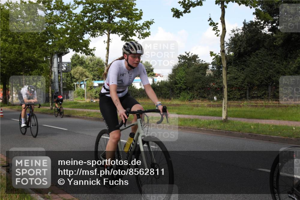 10.08.2025 - GEWOBA Citytriathlon Bremen Yannick Fuchs http://msf.ph/oto/8562811 10.08.2025 12:30:40 Radfahren 587, 752, 767, 916, 924, 932, 937, 951, 1011, 1020, 1022, 1026 meine-sportfotos.de