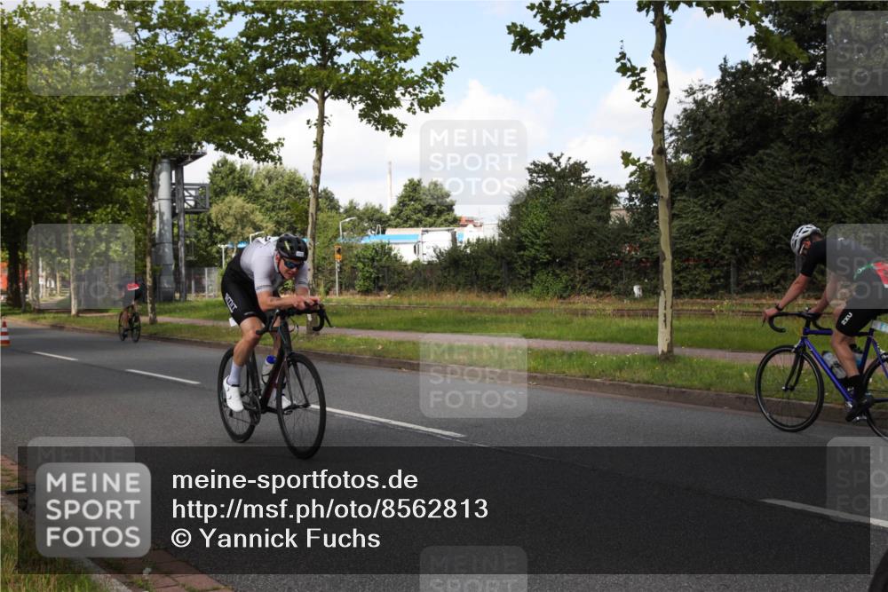 10.08.2025 - GEWOBA Citytriathlon Bremen Yannick Fuchs http://msf.ph/oto/8562813 10.08.2025 12:30:40 Radfahren 587, 752, 767, 916, 924, 932, 937, 951, 1011, 1020, 1022, 1026 meine-sportfotos.de