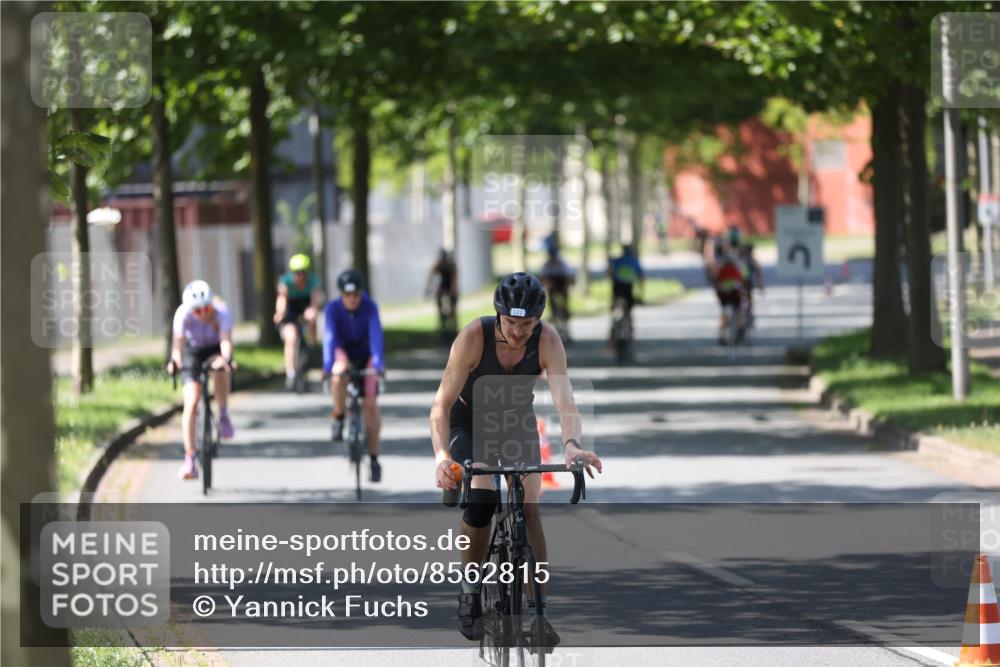 10.08.2025 - GEWOBA Citytriathlon Bremen Yannick Fuchs http://msf.ph/oto/8562815 10.08.2025 14:32:56 Radfahren 14, 15, 37, 82, 96, 118, 122, 243, 357, 387, 435, 501 meine-sportfotos.de