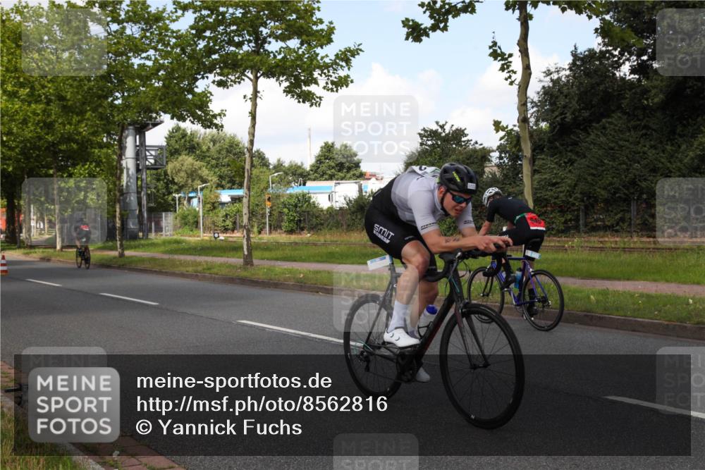 10.08.2025 - GEWOBA Citytriathlon Bremen Yannick Fuchs http://msf.ph/oto/8562816 10.08.2025 12:30:40 Radfahren 587, 752, 767, 916, 924, 932, 937, 951, 1011, 1020, 1022, 1026 meine-sportfotos.de