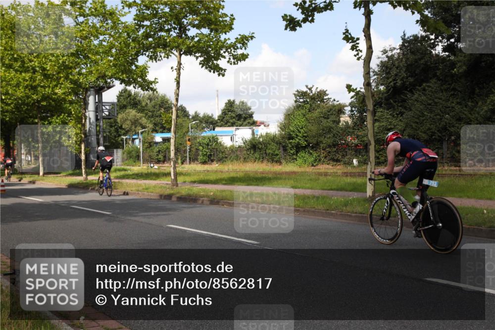 10.08.2025 - GEWOBA Citytriathlon Bremen Yannick Fuchs http://msf.ph/oto/8562817 10.08.2025 12:30:42 Radfahren 587, 752, 767, 916, 924, 932, 937, 951, 1011, 1020, 1022, 1026 meine-sportfotos.de