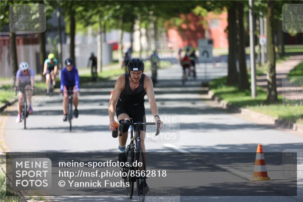 10.08.2025 - GEWOBA Citytriathlon Bremen Yannick Fuchs http://msf.ph/oto/8562818 10.08.2025 14:32:56 Radfahren 14, 15, 37, 82, 96, 118, 122, 243, 357, 387, 435, 501 meine-sportfotos.de