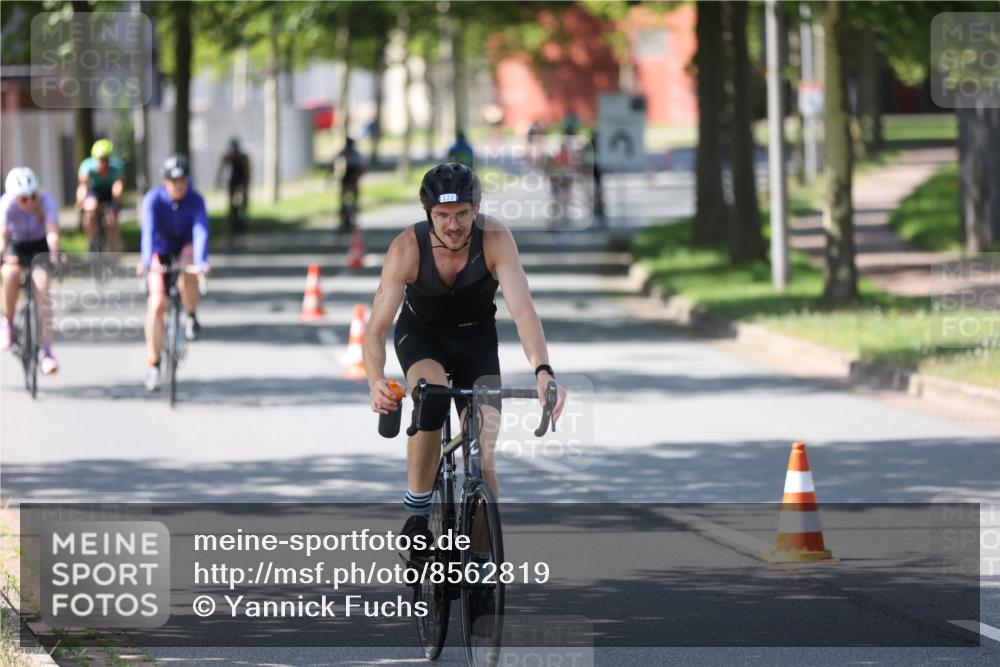10.08.2025 - GEWOBA Citytriathlon Bremen Yannick Fuchs http://msf.ph/oto/8562819 10.08.2025 14:32:56 Radfahren 14, 15, 37, 82, 96, 118, 122, 243, 357, 387, 435, 501 meine-sportfotos.de