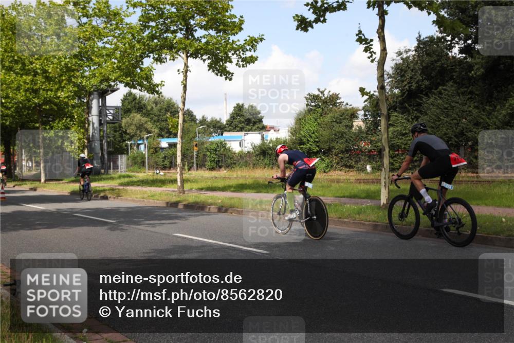 10.08.2025 - GEWOBA Citytriathlon Bremen Yannick Fuchs http://msf.ph/oto/8562820 10.08.2025 12:30:42 Radfahren 587, 752, 767, 916, 924, 932, 937, 951, 1011, 1020, 1022, 1026 meine-sportfotos.de