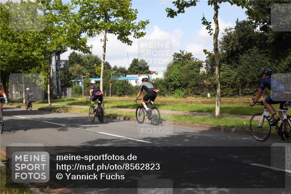 10.08.2025 - GEWOBA Citytriathlon Bremen Yannick Fuchs http://msf.ph/oto/8562823 10.08.2025 12:30:43 Radfahren 587, 752, 767, 916, 924, 937, 951, 1011, 1020, 1022, 1026 meine-sportfotos.de