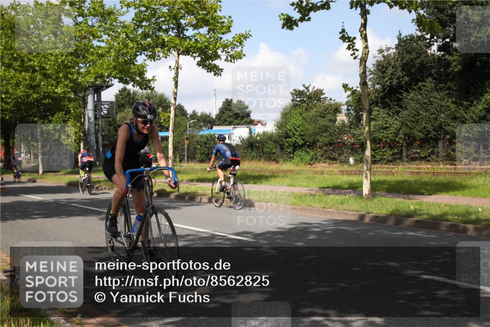 10.08.2025 - GEWOBA Citytriathlon Bremen Yannick Fuchs http://msf.ph/oto/8562825 10.08.2025 12:30:44 Radfahren 587, 752, 767, 916, 924, 937, 951, 1011, 1020, 1022, 1026 meine-sportfotos.de