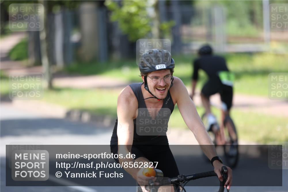 10.08.2025 - GEWOBA Citytriathlon Bremen Yannick Fuchs http://msf.ph/oto/8562827 10.08.2025 14:32:57 Radfahren 14, 15, 37, 82, 96, 118, 122, 243, 357, 387, 435, 501 meine-sportfotos.de