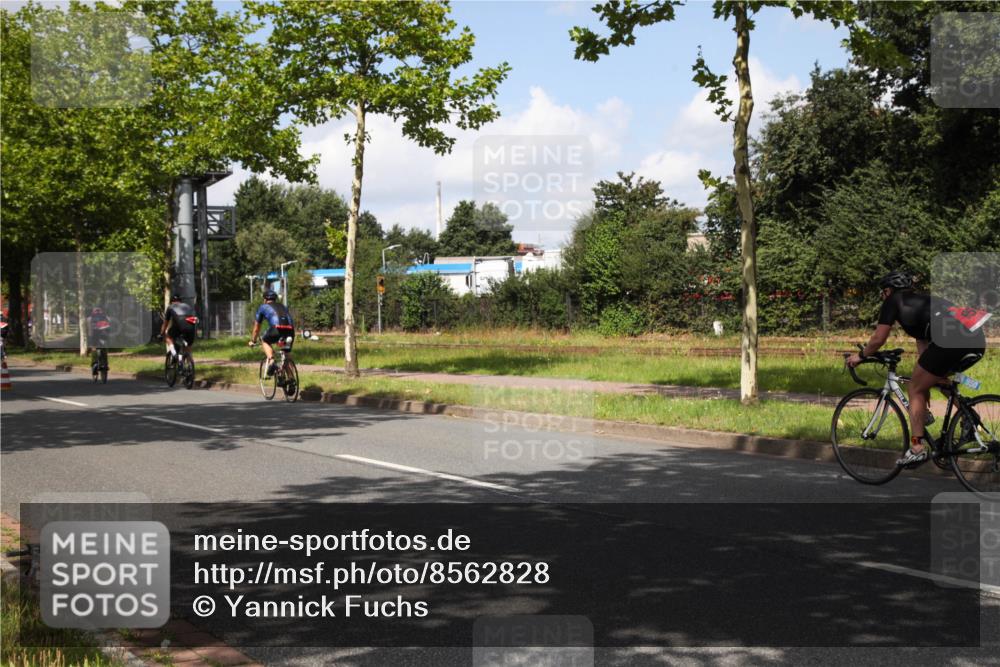 10.08.2025 - GEWOBA Citytriathlon Bremen Yannick Fuchs http://msf.ph/oto/8562828 10.08.2025 12:30:44 Radfahren 587, 752, 767, 916, 924, 937, 951, 1011, 1020, 1022, 1026 meine-sportfotos.de