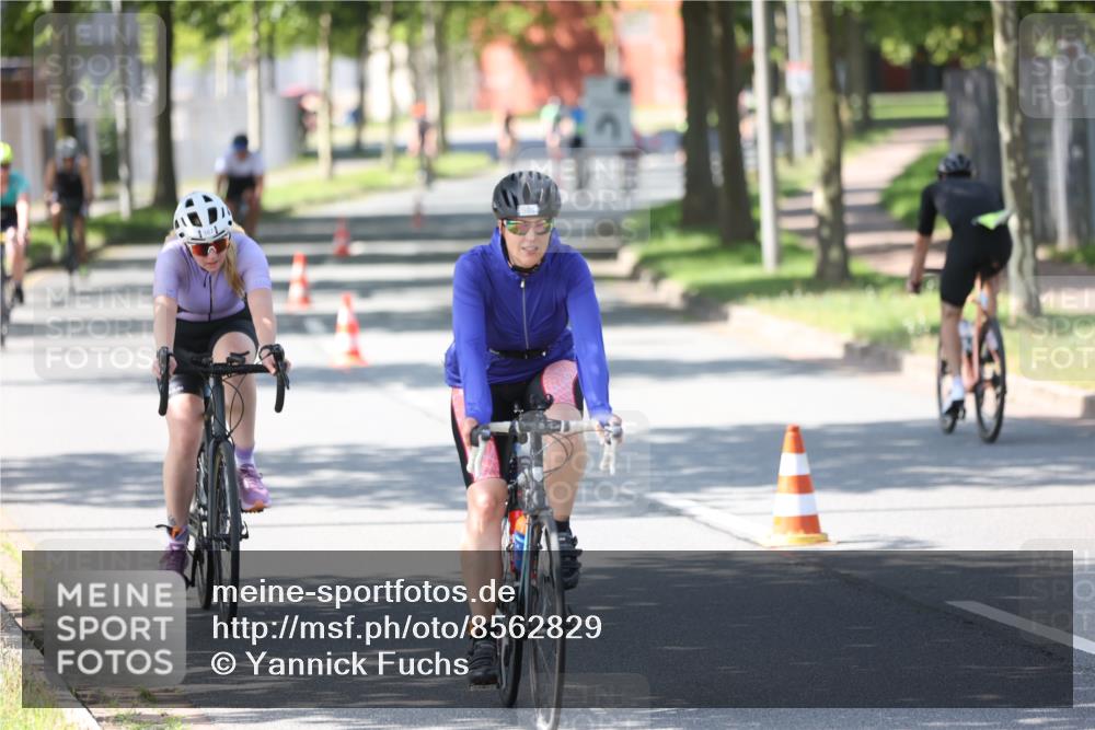 10.08.2025 - GEWOBA Citytriathlon Bremen Yannick Fuchs http://msf.ph/oto/8562829 10.08.2025 14:32:58 Radfahren 14, 15, 37, 82, 96, 118, 122, 243, 357, 387, 435, 473, 501 meine-sportfotos.de