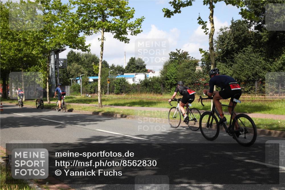 10.08.2025 - GEWOBA Citytriathlon Bremen Yannick Fuchs http://msf.ph/oto/8562830 10.08.2025 12:30:45 Radfahren 587, 752, 916, 924, 937, 951, 1011, 1020, 1022, 1026 meine-sportfotos.de