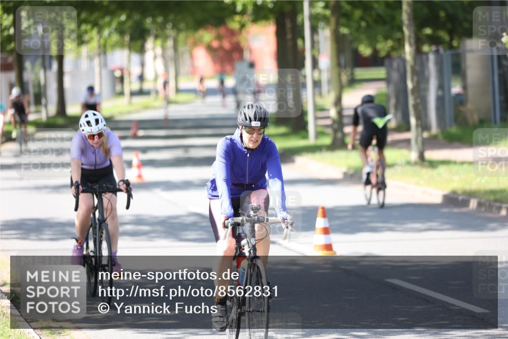 10.08.2025 - GEWOBA Citytriathlon Bremen Yannick Fuchs http://msf.ph/oto/8562831 10.08.2025 14:32:58 Radfahren 14, 15, 37, 82, 96, 118, 122, 243, 357, 387, 435, 473, 501 meine-sportfotos.de