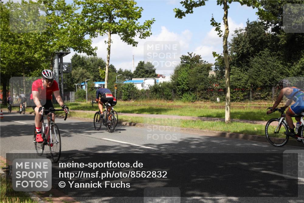 10.08.2025 - GEWOBA Citytriathlon Bremen Yannick Fuchs http://msf.ph/oto/8562832 10.08.2025 12:30:45 Radfahren 587, 752, 916, 924, 937, 951, 1011, 1020, 1022, 1026 meine-sportfotos.de