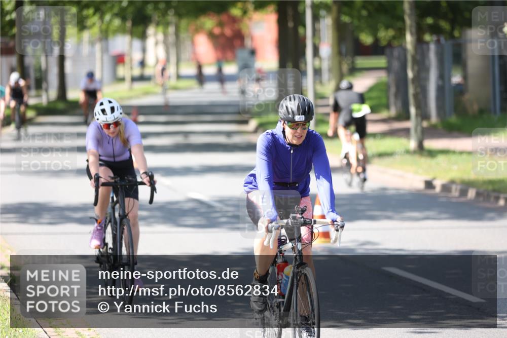 10.08.2025 - GEWOBA Citytriathlon Bremen Yannick Fuchs http://msf.ph/oto/8562834 10.08.2025 14:32:59 Radfahren 14, 15, 37, 82, 93, 96, 118, 122, 243, 357, 387, 435, 473, 501 meine-sportfotos.de