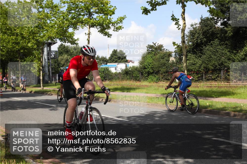 10.08.2025 - GEWOBA Citytriathlon Bremen Yannick Fuchs http://msf.ph/oto/8562835 10.08.2025 12:30:46 Radfahren 587, 752, 916, 924, 937, 951, 1011, 1020, 1022, 1026 meine-sportfotos.de