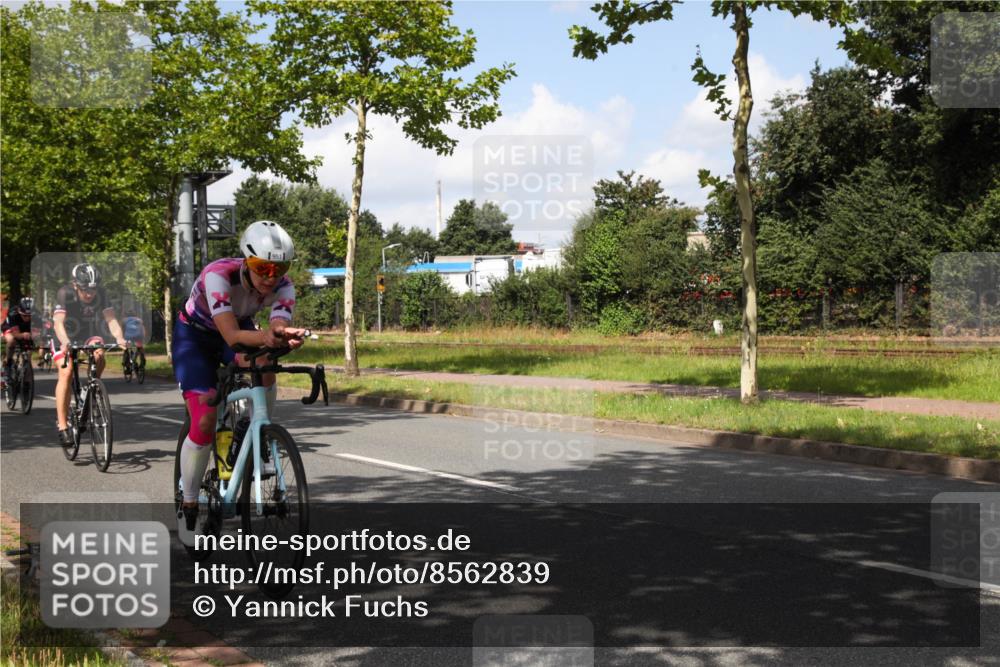10.08.2025 - GEWOBA Citytriathlon Bremen Yannick Fuchs http://msf.ph/oto/8562839 10.08.2025 12:30:48 Radfahren 587, 752, 916, 924, 937, 951, 1011, 1020, 1022, 1026 meine-sportfotos.de