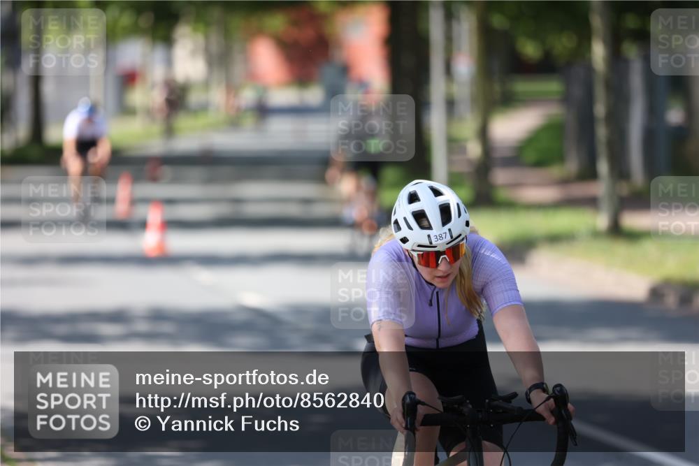 10.08.2025 - GEWOBA Citytriathlon Bremen Yannick Fuchs http://msf.ph/oto/8562840 10.08.2025 14:32:59 Radfahren 14, 15, 37, 82, 93, 96, 118, 122, 243, 357, 387, 435, 473, 501 meine-sportfotos.de