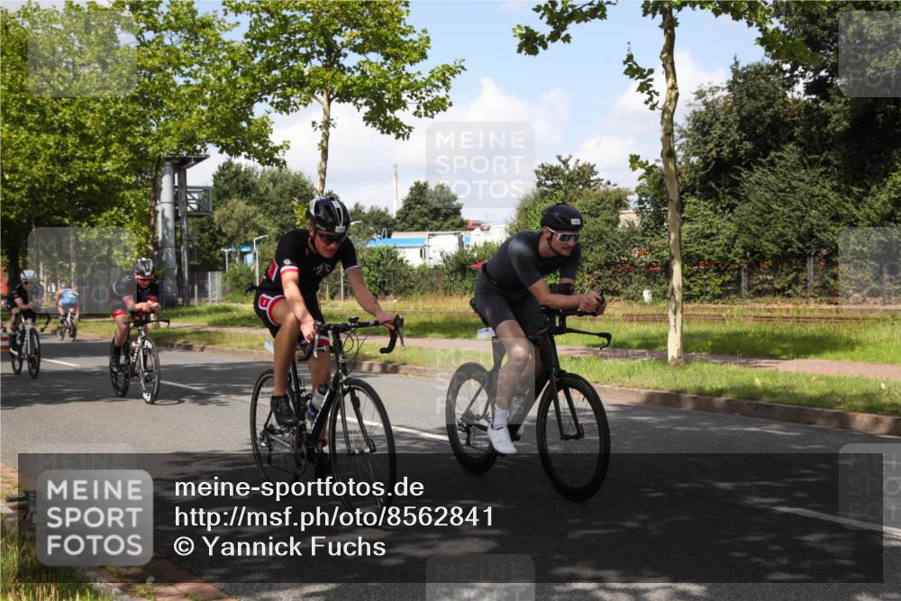 10.08.2025 - GEWOBA Citytriathlon Bremen Yannick Fuchs http://msf.ph/oto/8562841 10.08.2025 12:30:48 Radfahren 587, 752, 916, 924, 937, 951, 1011, 1020, 1022, 1026 meine-sportfotos.de