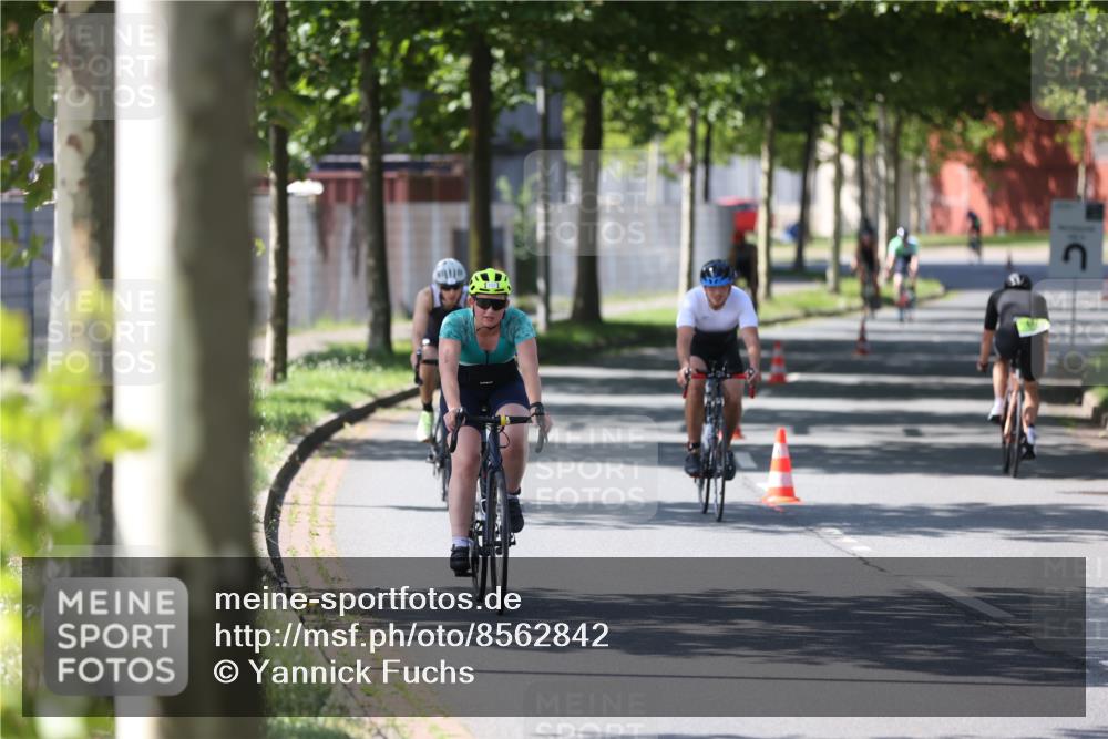 10.08.2025 - GEWOBA Citytriathlon Bremen Yannick Fuchs http://msf.ph/oto/8562842 10.08.2025 14:33:00 Radfahren 14, 15, 37, 82, 93, 96, 118, 122, 243, 357, 387, 473, 501 meine-sportfotos.de
