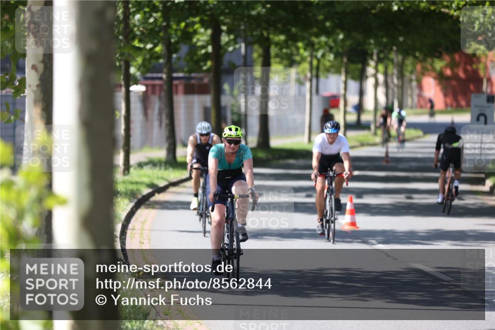 10.08.2025 - GEWOBA Citytriathlon Bremen Yannick Fuchs http://msf.ph/oto/8562844 10.08.2025 14:33:00 Radfahren 14, 15, 37, 82, 93, 96, 118, 122, 243, 357, 387, 473, 501 meine-sportfotos.de