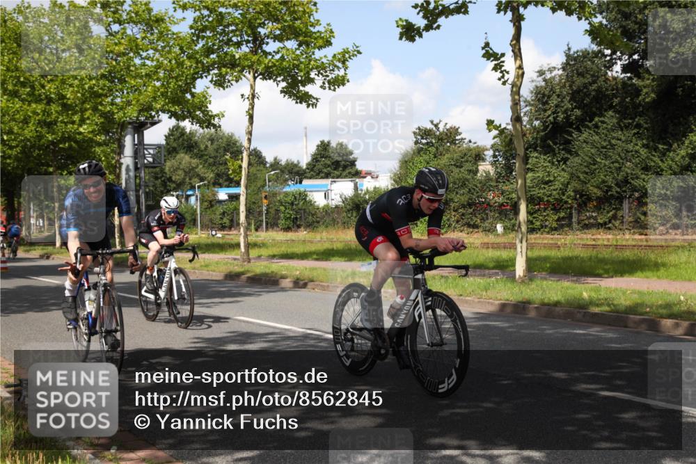 10.08.2025 - GEWOBA Citytriathlon Bremen Yannick Fuchs http://msf.ph/oto/8562845 10.08.2025 12:30:49 Radfahren 587, 752, 916, 924, 937, 951, 1011, 1020, 1022, 1026 meine-sportfotos.de