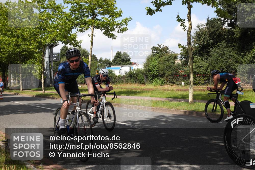 10.08.2025 - GEWOBA Citytriathlon Bremen Yannick Fuchs http://msf.ph/oto/8562846 10.08.2025 12:30:49 Radfahren 587, 752, 916, 924, 937, 951, 1011, 1020, 1022, 1026 meine-sportfotos.de