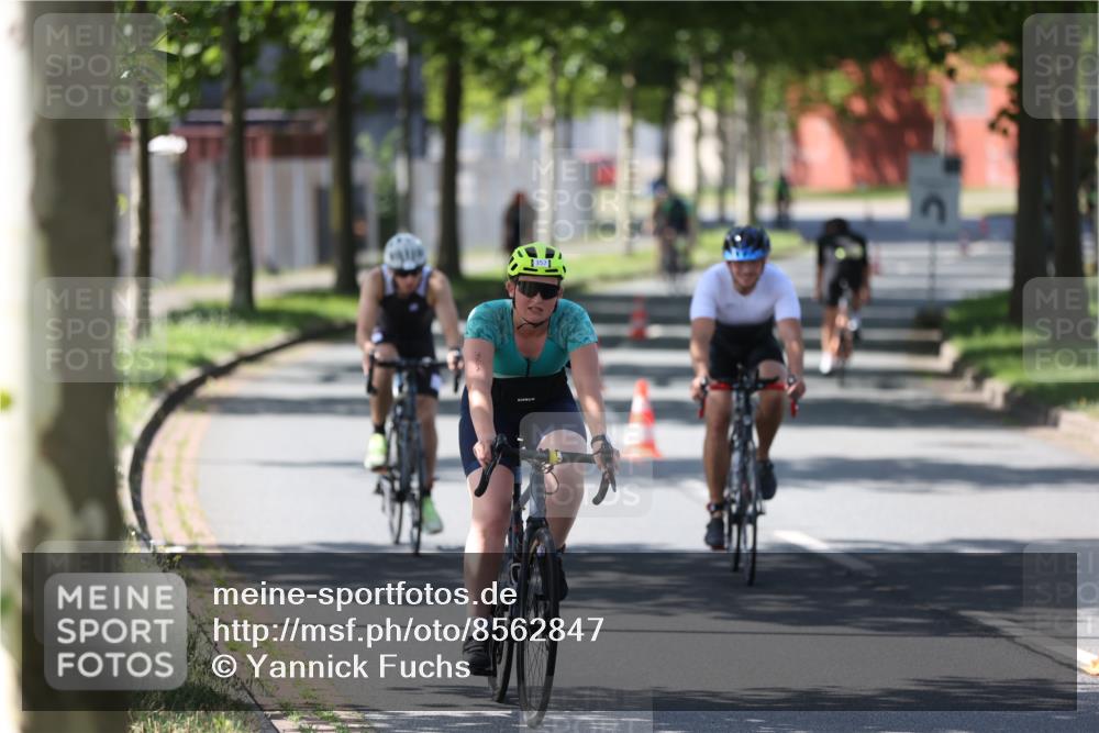10.08.2025 - GEWOBA Citytriathlon Bremen Yannick Fuchs http://msf.ph/oto/8562847 10.08.2025 14:33:01 Radfahren 14, 15, 37, 82, 93, 96, 118, 122, 243, 357, 387, 473, 501 meine-sportfotos.de