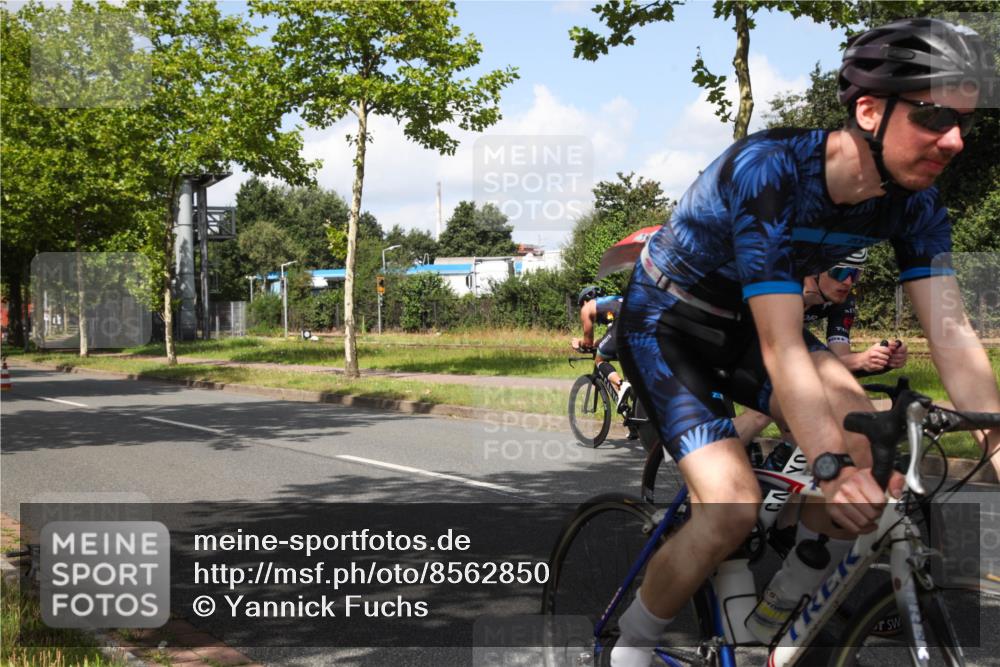 10.08.2025 - GEWOBA Citytriathlon Bremen Yannick Fuchs http://msf.ph/oto/8562850 10.08.2025 12:30:49 Radfahren 587, 752, 916, 924, 937, 951, 1011, 1020, 1022, 1026 meine-sportfotos.de