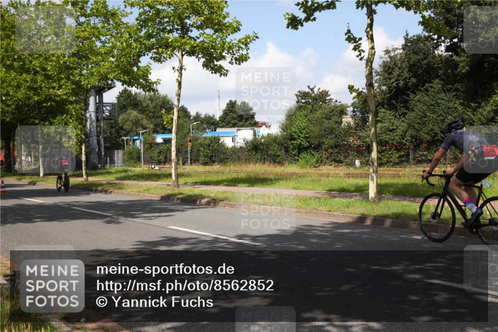 10.08.2025 - GEWOBA Citytriathlon Bremen Yannick Fuchs http://msf.ph/oto/8562852 10.08.2025 12:30:51 Radfahren 587, 752, 916, 937, 951, 1020, 1022, 1026 meine-sportfotos.de
