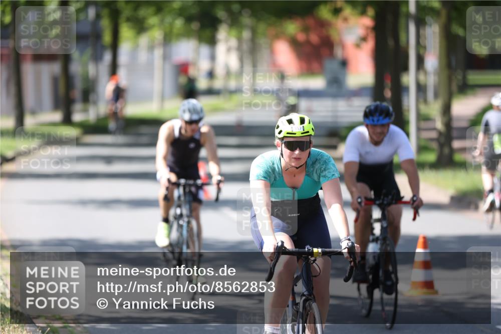 10.08.2025 - GEWOBA Citytriathlon Bremen Yannick Fuchs http://msf.ph/oto/8562853 10.08.2025 14:33:02 Radfahren 14, 15, 37, 82, 93, 118, 122, 243, 357, 387, 473, 501 meine-sportfotos.de