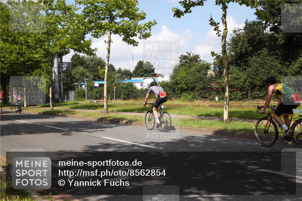 10.08.2025 - GEWOBA Citytriathlon Bremen Yannick Fuchs http://msf.ph/oto/8562854 10.08.2025 12:30:52 Radfahren 587, 752, 916, 937, 951, 1020, 1022, 1026 meine-sportfotos.de