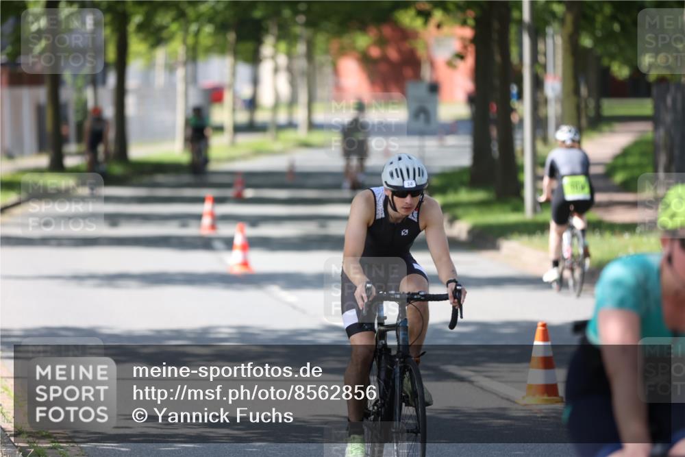10.08.2025 - GEWOBA Citytriathlon Bremen Yannick Fuchs http://msf.ph/oto/8562856 10.08.2025 14:33:03 Radfahren 14, 15, 37, 82, 93, 118, 122, 207, 357, 387, 473, 501 meine-sportfotos.de