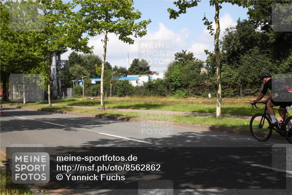 10.08.2025 - GEWOBA Citytriathlon Bremen Yannick Fuchs http://msf.ph/oto/8562862 10.08.2025 12:31:03 Radfahren 587, 621, 692, 753, 801, 1020 meine-sportfotos.de