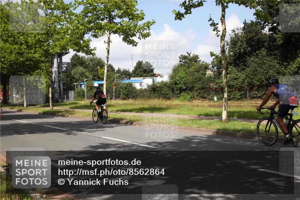 10.08.2025 - GEWOBA Citytriathlon Bremen Yannick Fuchs http://msf.ph/oto/8562864 10.08.2025 12:31:04 Radfahren 587, 621, 692, 753, 801, 1020 meine-sportfotos.de
