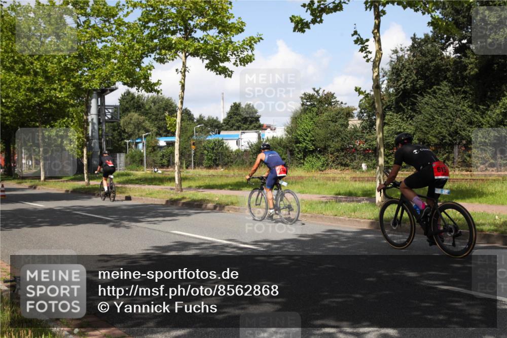 10.08.2025 - GEWOBA Citytriathlon Bremen Yannick Fuchs http://msf.ph/oto/8562868 10.08.2025 12:31:04 Radfahren 587, 621, 692, 753, 801, 1020 meine-sportfotos.de