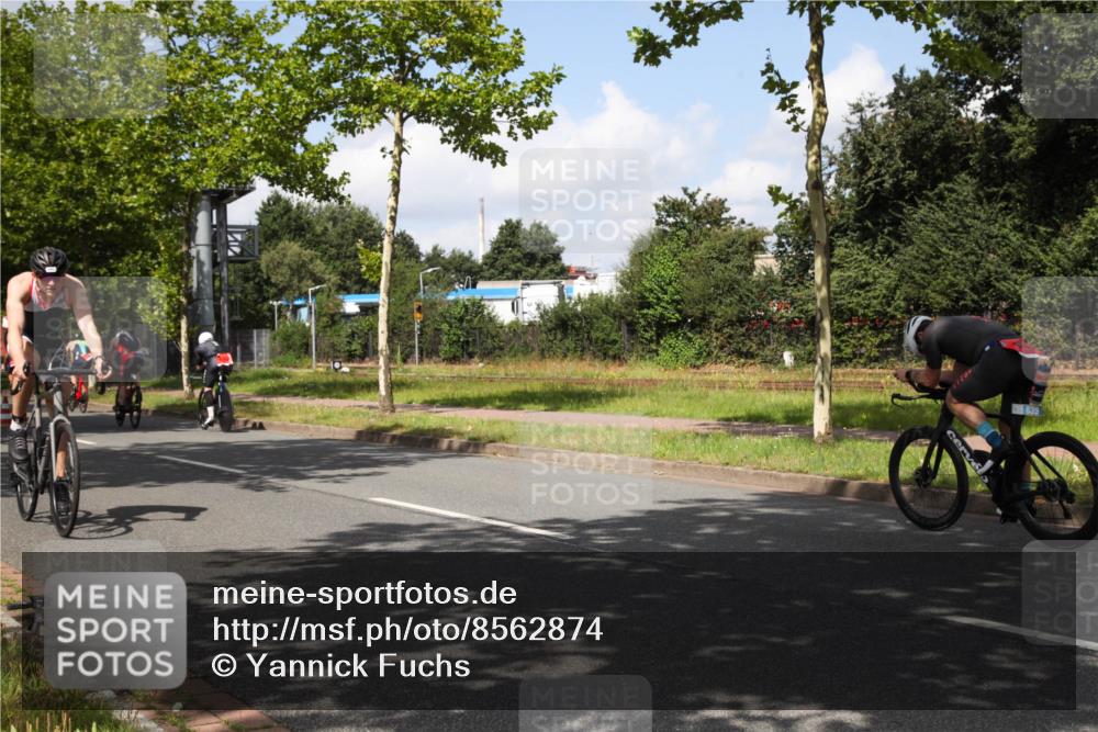 10.08.2025 - GEWOBA Citytriathlon Bremen Yannick Fuchs http://msf.ph/oto/8562874 10.08.2025 12:31:08 Radfahren 575, 621, 630, 692, 753, 801 meine-sportfotos.de